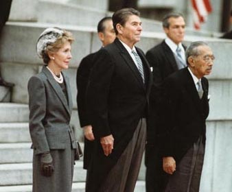 Hiro Hito avec Ronald Reagan