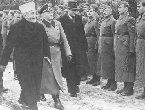 le mufti inspecte des troupes de nazis croates